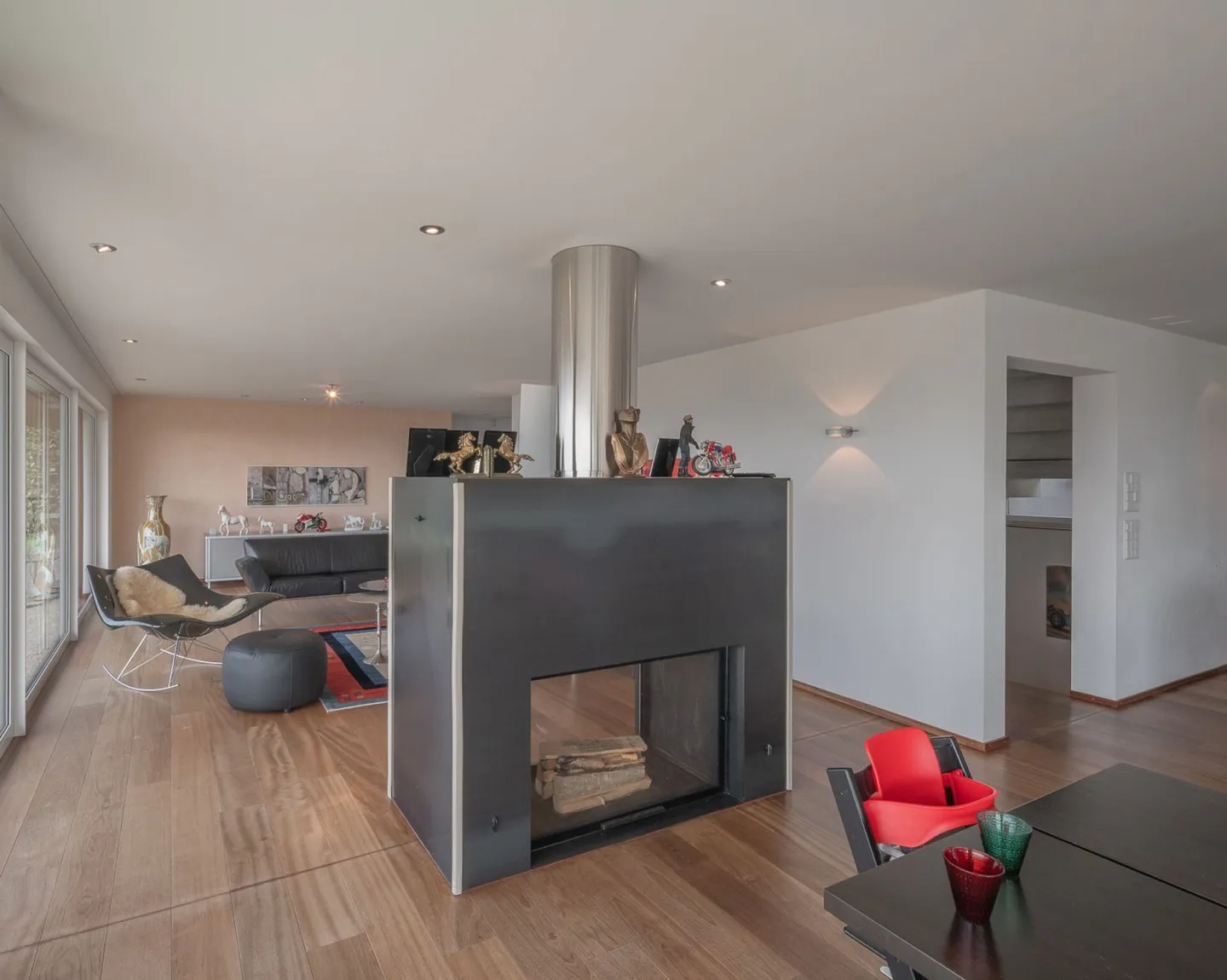Moderne Villa mit unverbaubarem  180 Grad Blick in die Berge - Foto 4 von 11