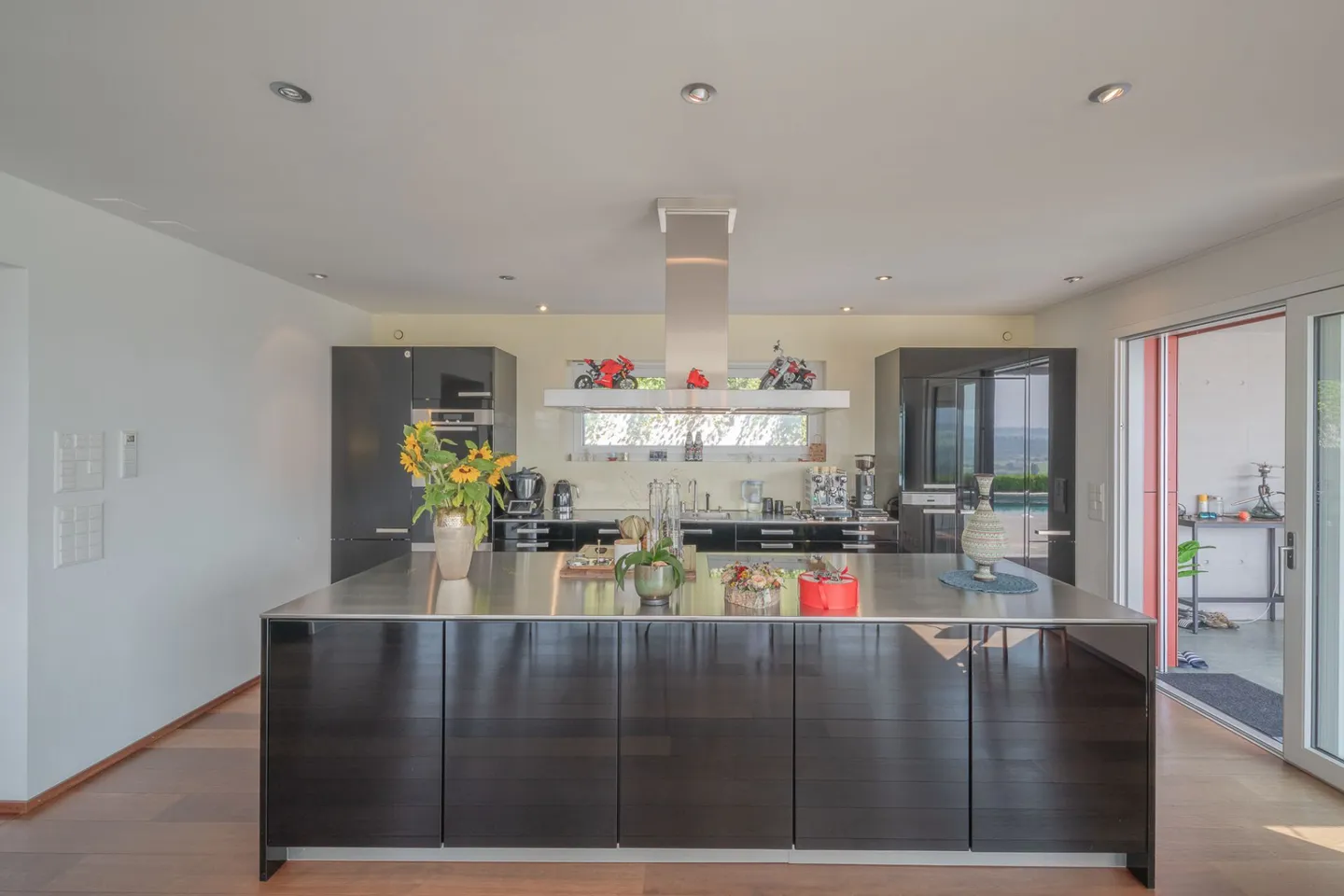 Moderne Villa mit unverbaubarem  180 Grad Blick in die Berge - Foto 3 von 11