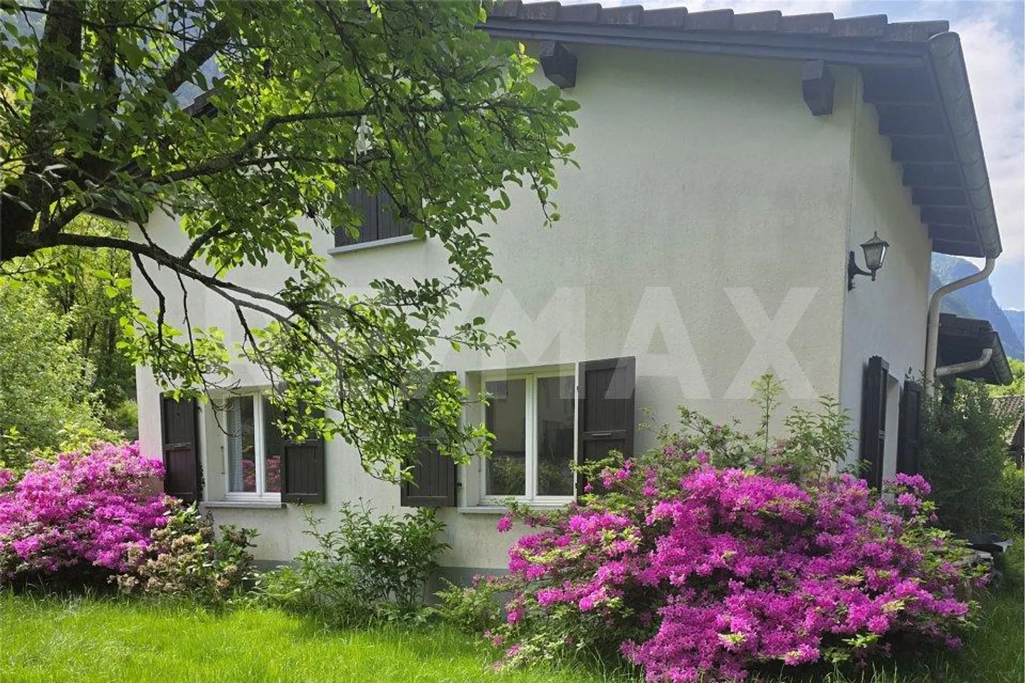 Detached house with garden in a quiet and sunny residential area - Photo 1 of 9