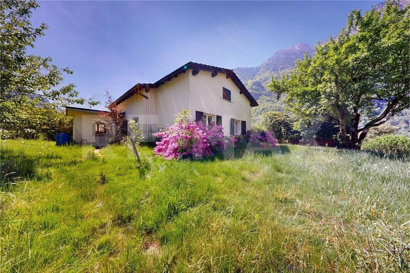Detached house with garden in a quiet and sunny residential area - Photo 4 of 9