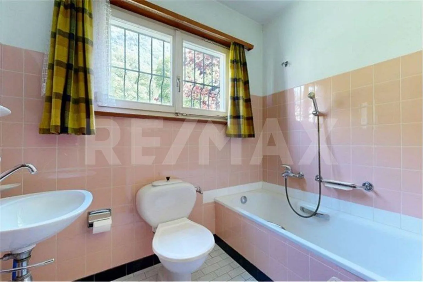 Detached house with garden in a quiet and sunny residential area - Photo 8 of 9