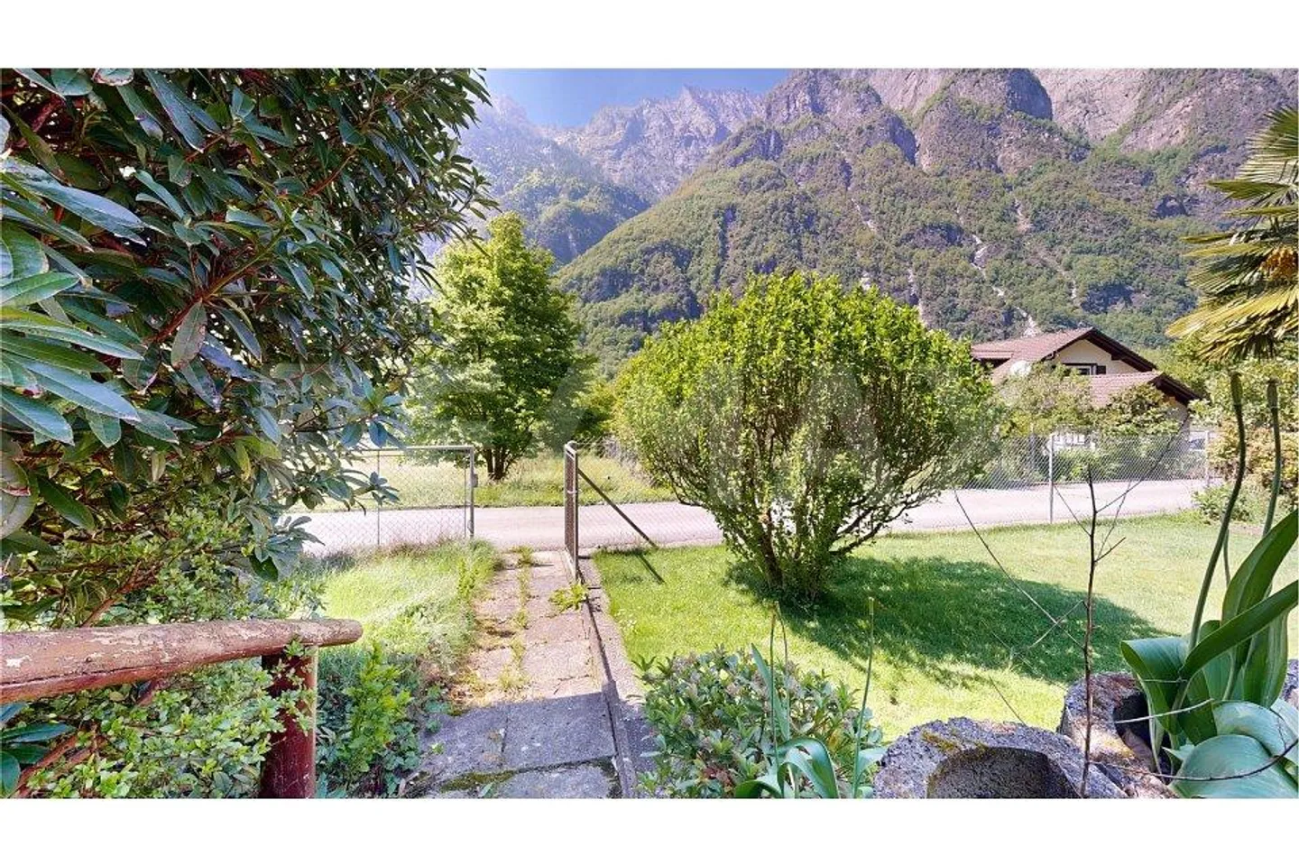 Detached house with garden in a quiet and sunny residential area - Photo 9 of 9