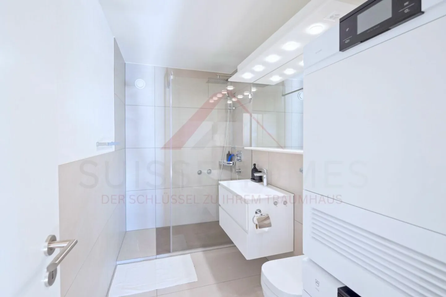 Komplett renovierte 5.5-Zimmer-Wohnung mit 126 m² Wohnfläche und 74 m² Balkon-/Terrassenfläche in Huttwil - Foto 16 di 18