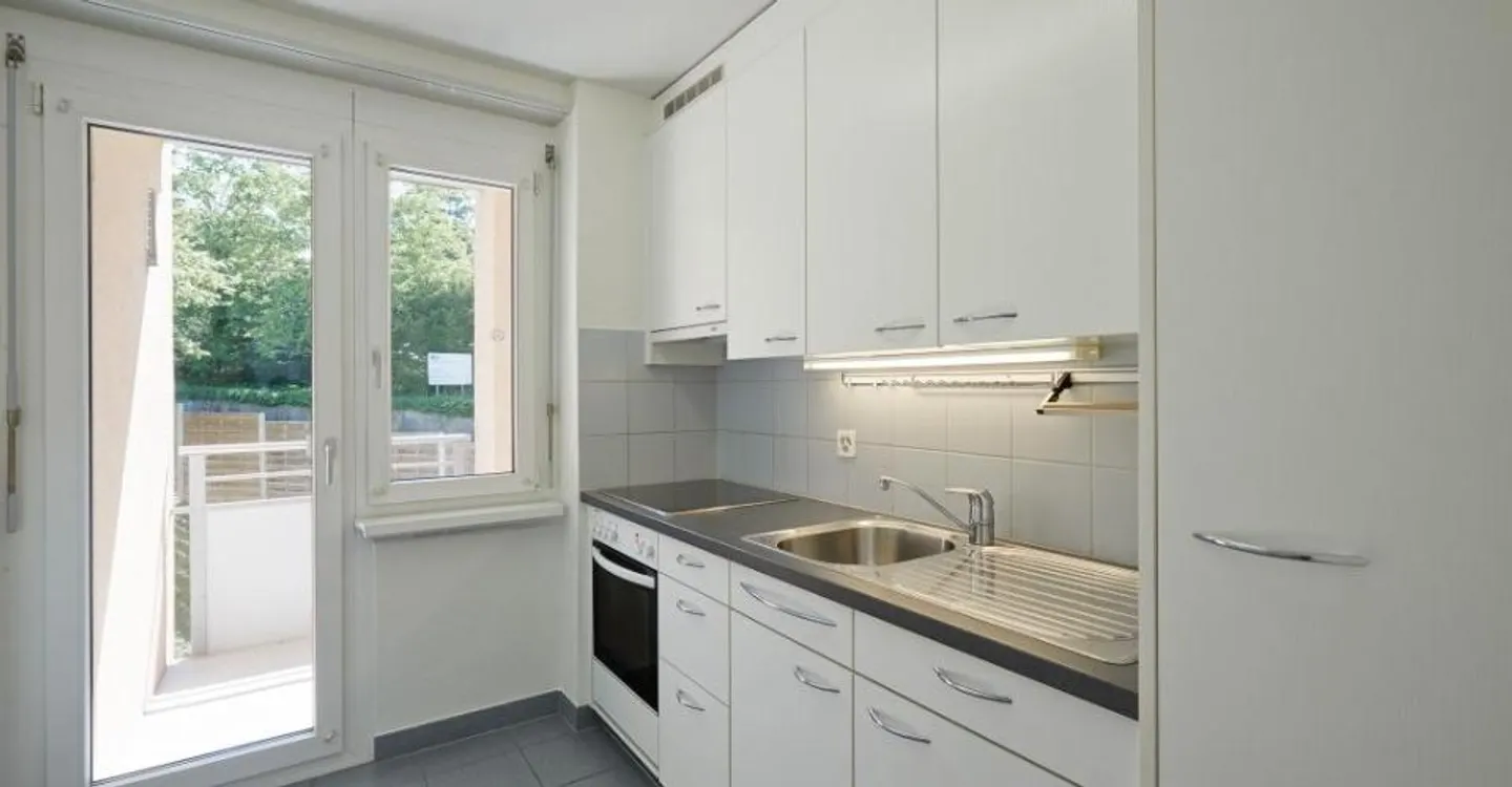 Appartamento luminoso in un quartiere tranquillo - Vicino ai mezzi pubblici! - Foto 3 di 5