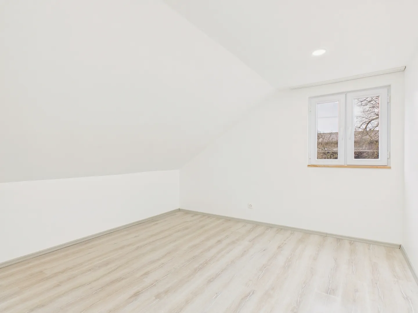 Newly renovated 3.5-room apartment with balcony in Amriswil - Photo 8 of 11