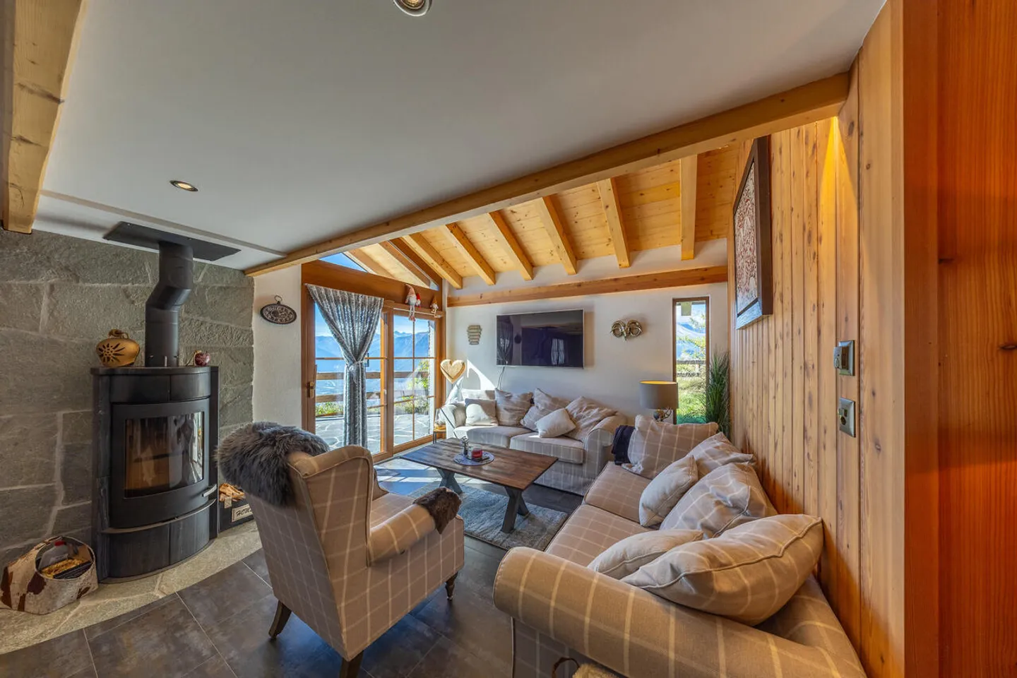 Beau chalet en bois et en pierre avec un emplacement exceptionnel - Photo 7 sur 13