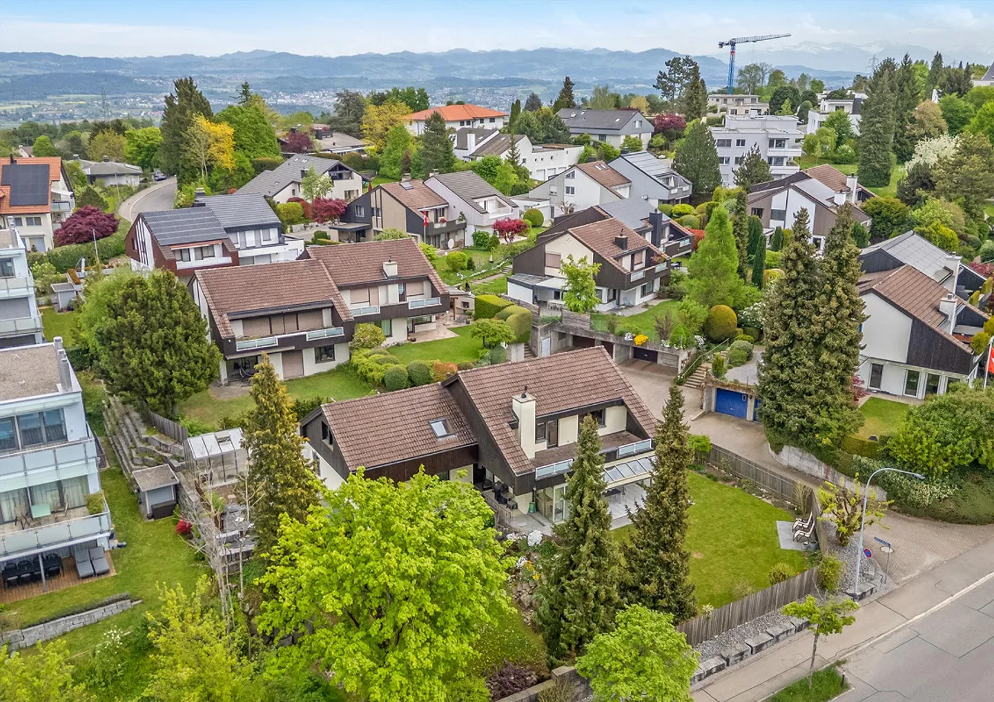 Paradis familial avec une offre d'espace variée dans la verdure - Photo 1 sur 7