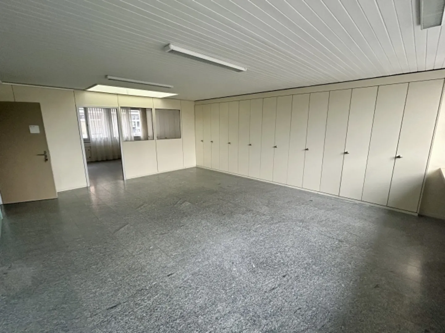 Mischgenutztes Gebäude mieten - Foto 2 von 7