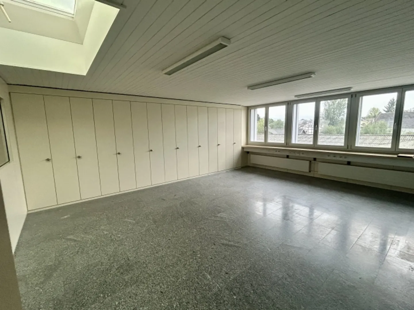 Mischgenutztes Gebäude mieten - Foto 3 von 7