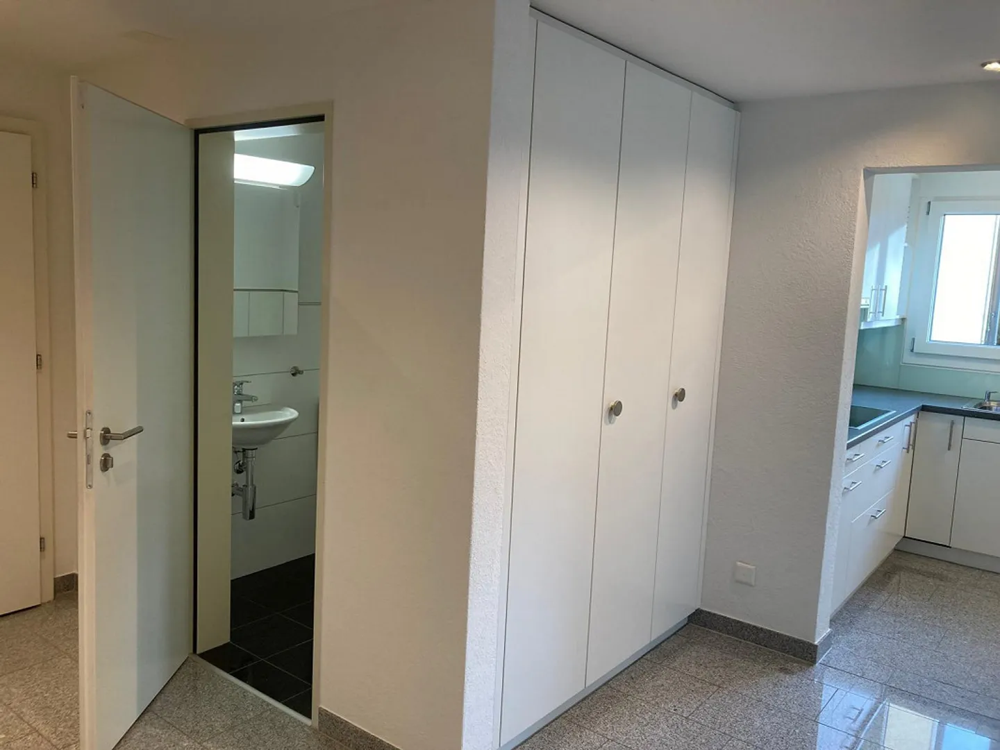 Beautiful sunny 3.5 room garden apartment - Photo 7 of 26