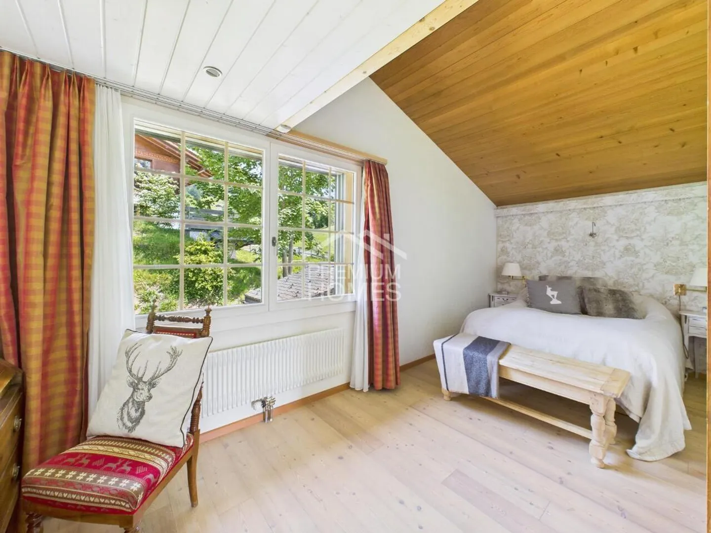 Doppelresidenz-Chalet mit zwei Wohnungen in sonnigem Saanen! - Foto 12 von 13