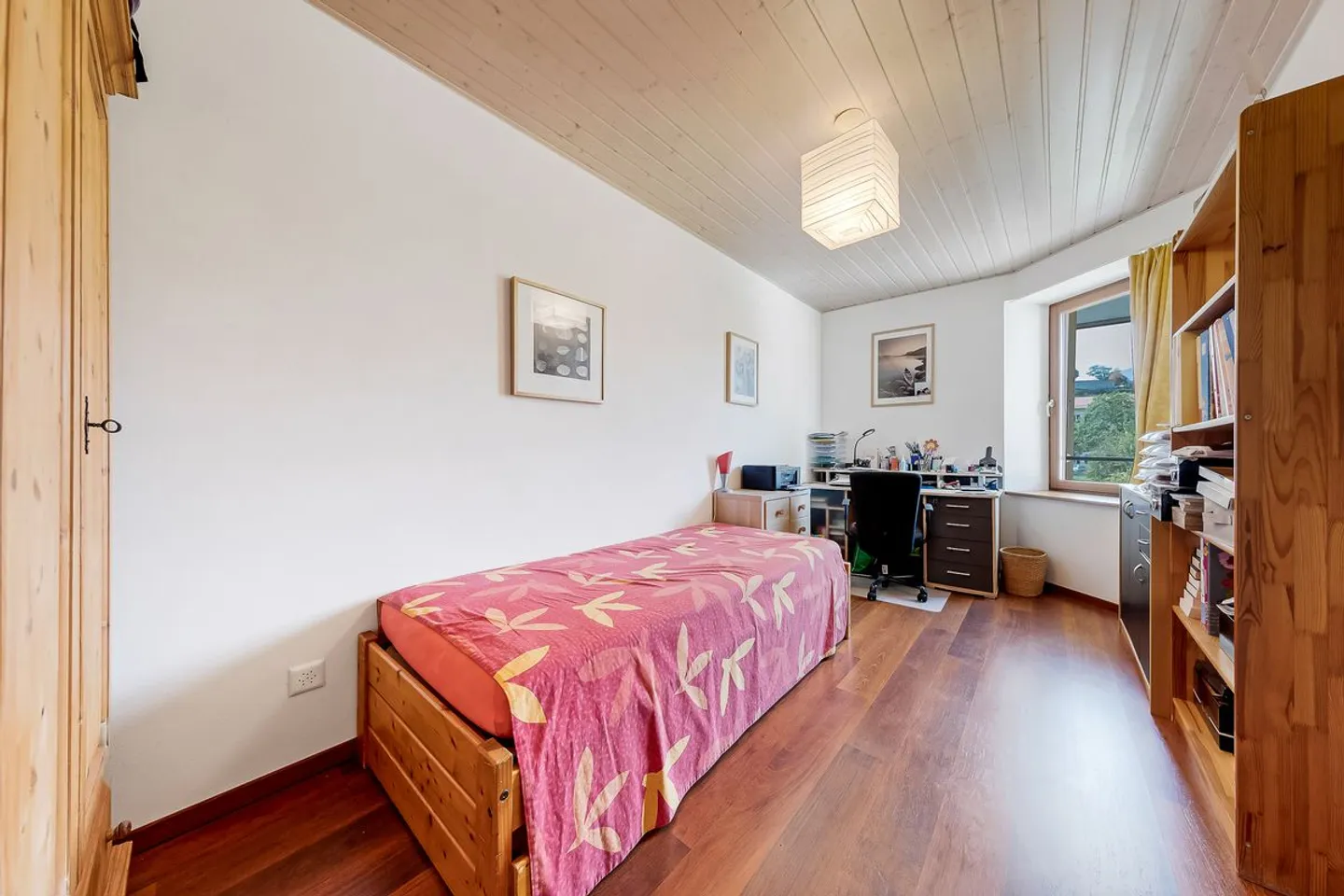 Ihr neues Leben beginnt hier, in einer warmen Umgebung, wo Raum, Licht und Charme sich treffen - Foto 8 von 13