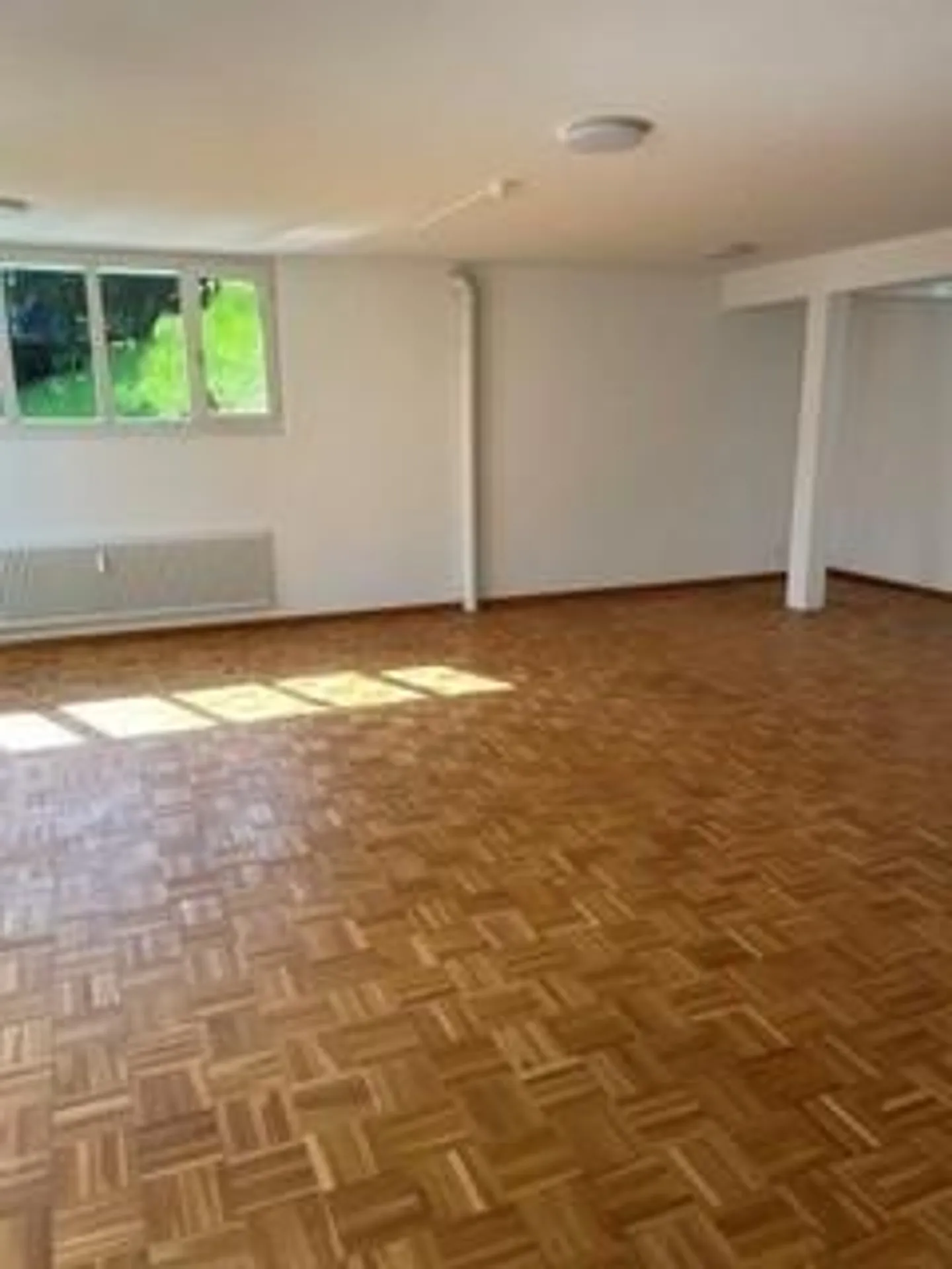 Atelier lumineux à louer dans le meilleur emplacement à Fällanden - Photo 5 sur 5