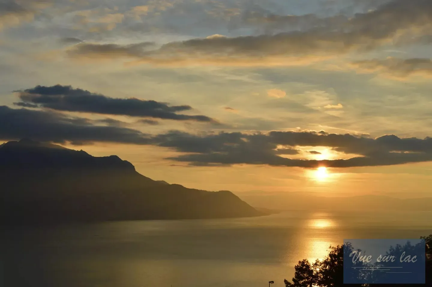 Casa familiare degli anni '60 con vista lago - Foto 2 di 26