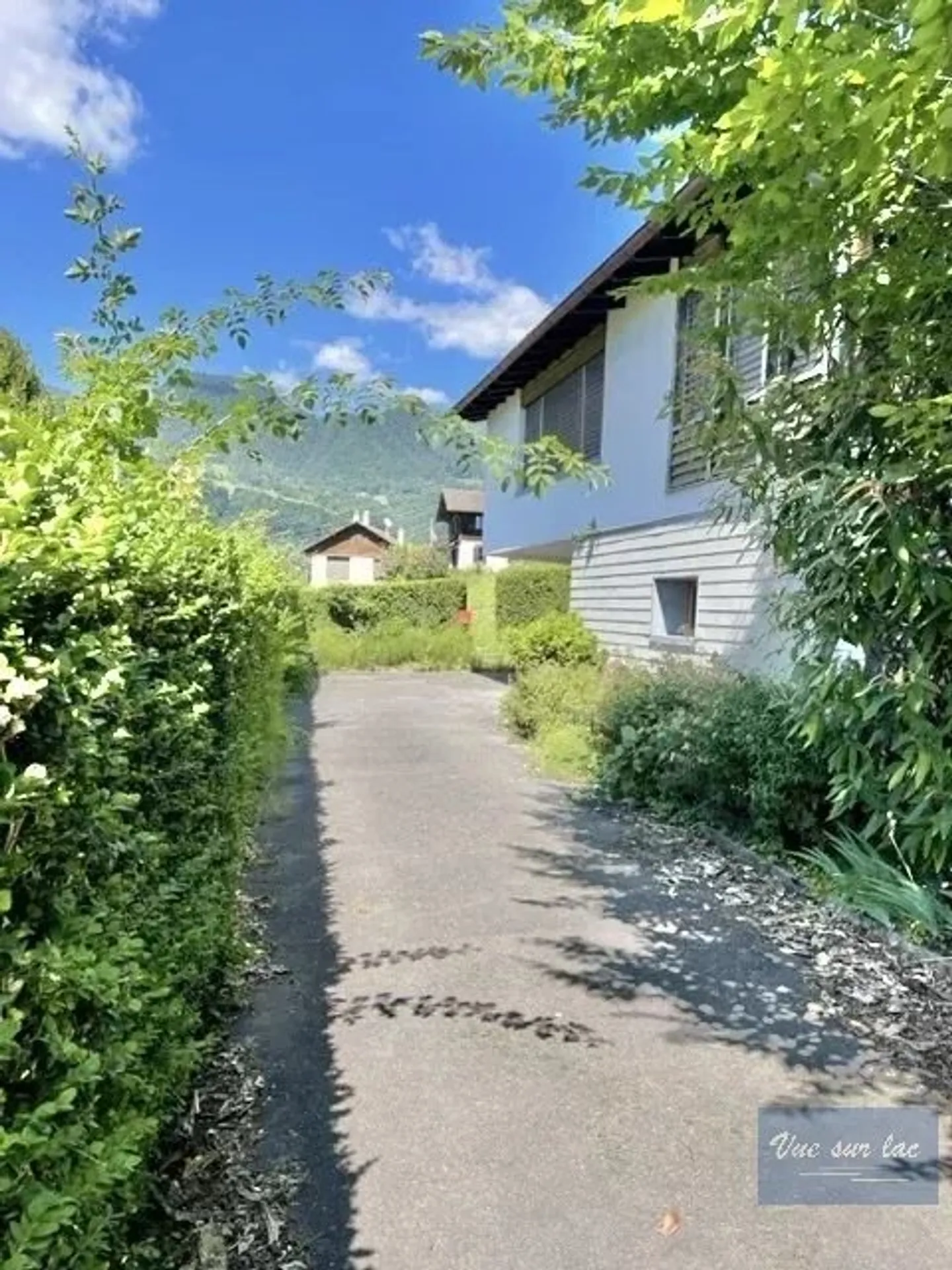 Casa familiare degli anni '60 con vista lago - Foto 3 di 26