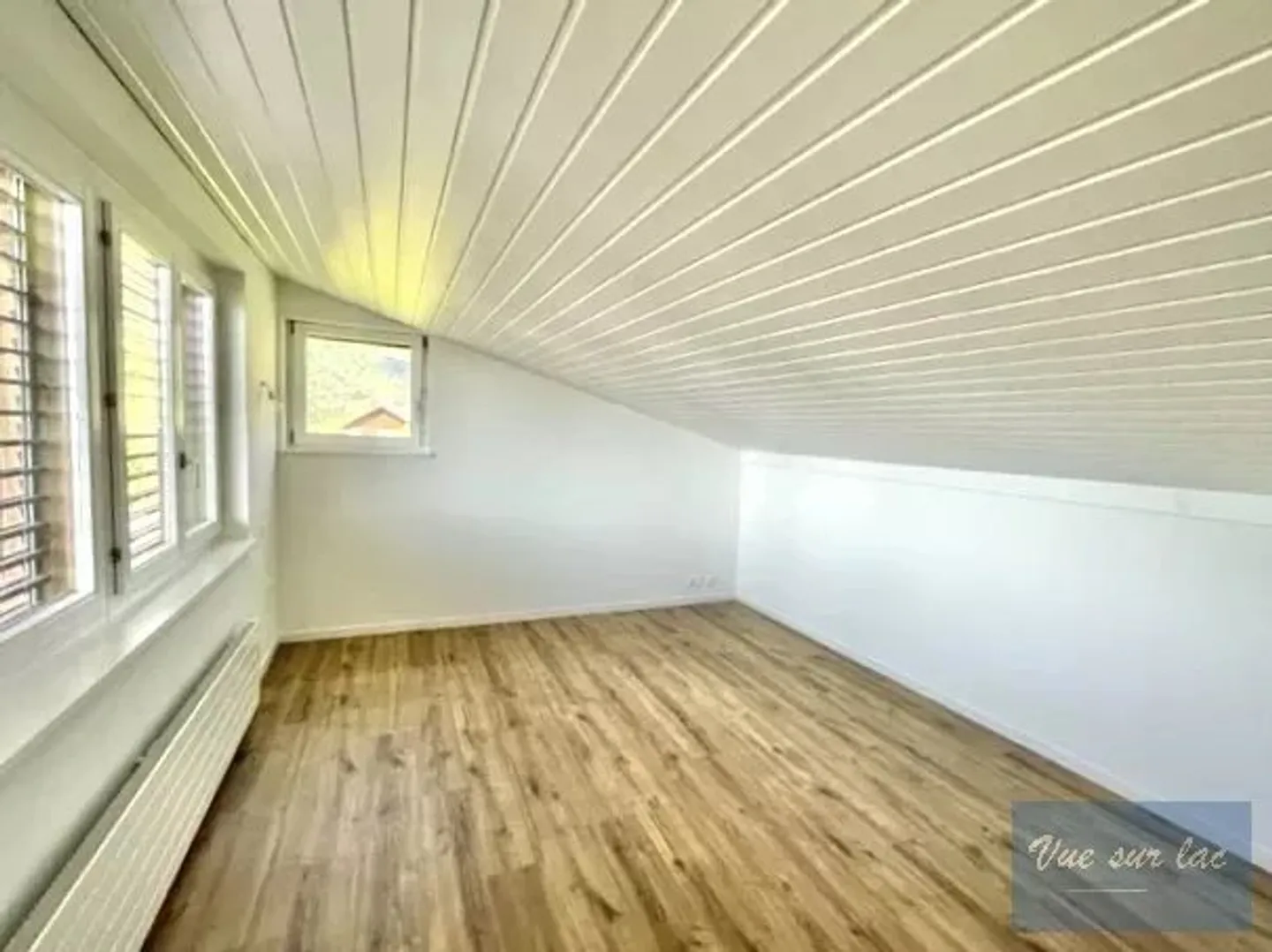 Casa familiare degli anni '60 con vista lago - Foto 14 di 26