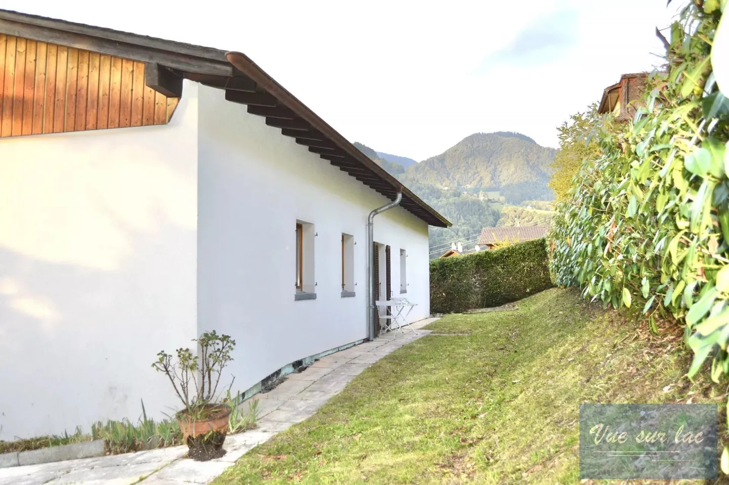 Casa familiare degli anni '60 con vista lago - Foto 10 di 26