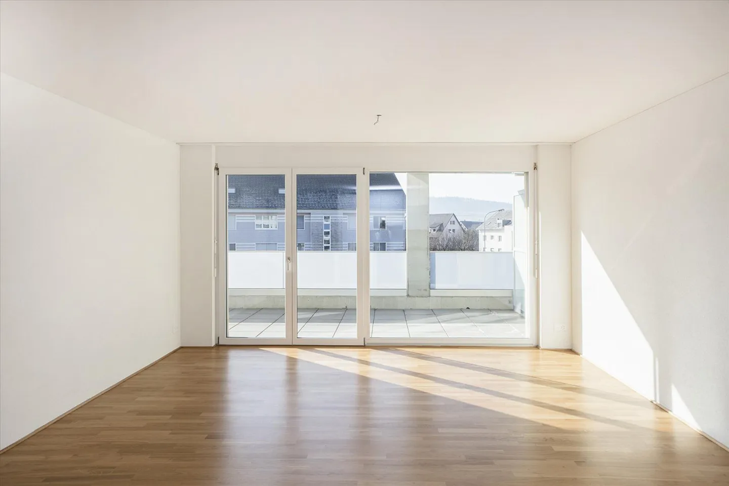 Not only perfect for singles! - Photo 2 of 9