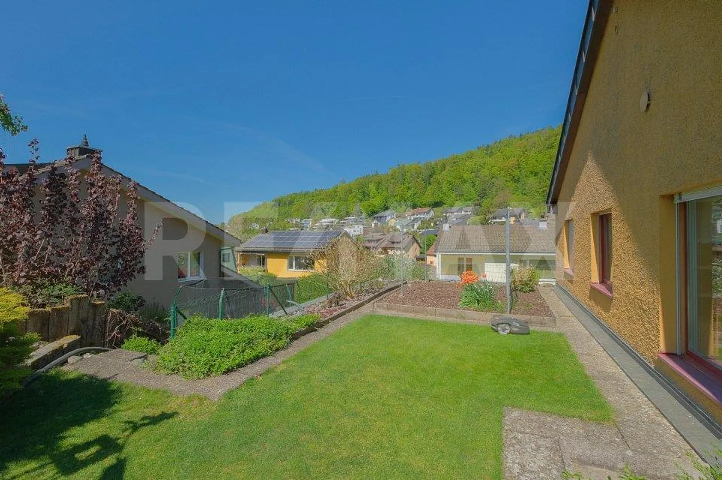 Charmantes Einfamilienhaus mit Garten - Foto 10 von 11