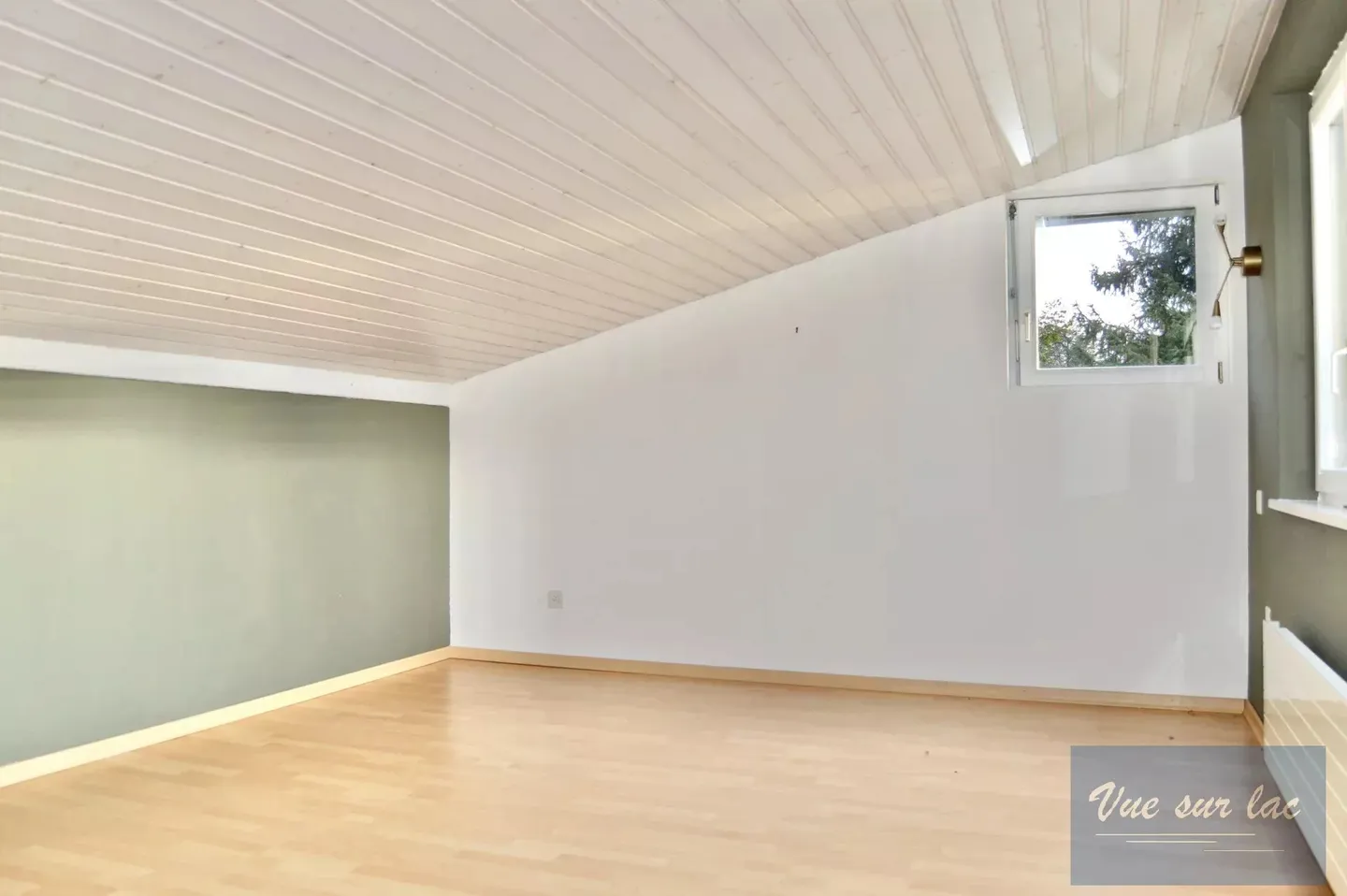 Casa familiare degli anni '60 con vista lago - Foto 16 di 26