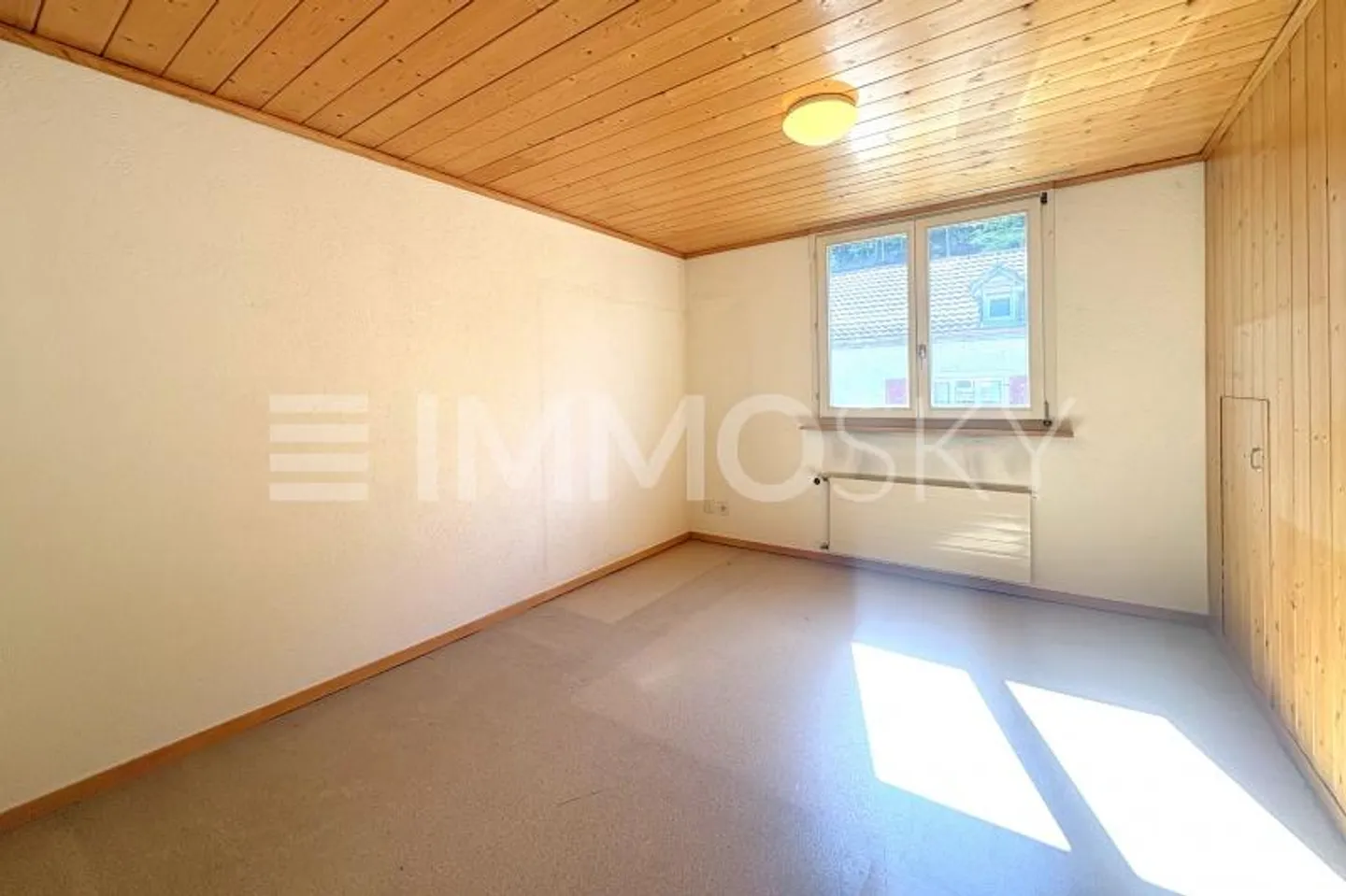 Charming home with potential - Handyman welcome - Photo 2 of 6