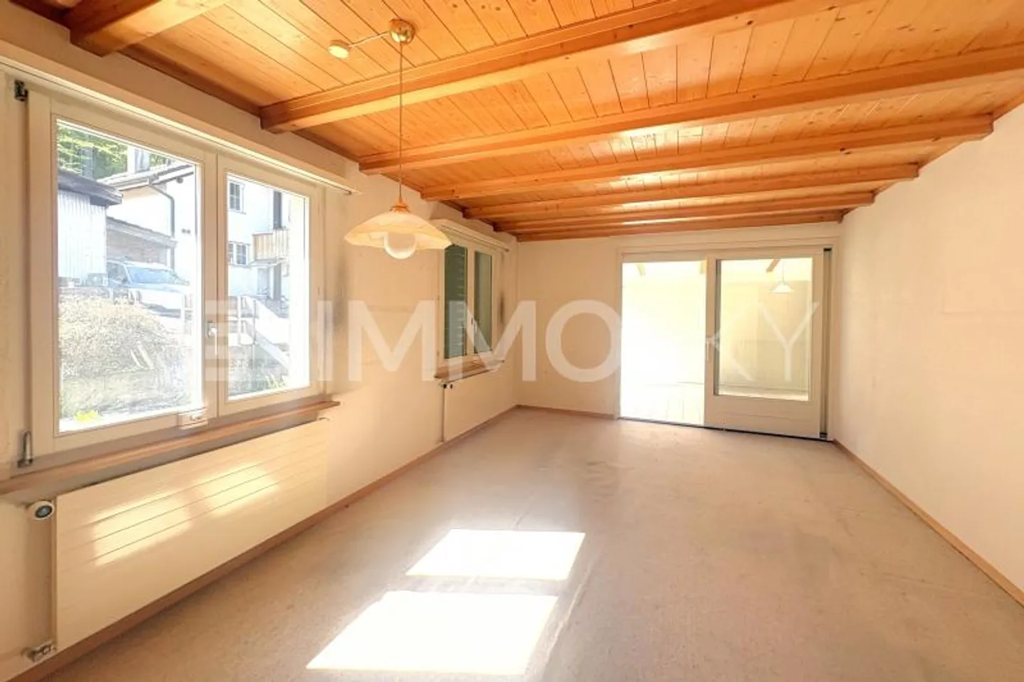 Charming home with potential - Handyman welcome - Photo 3 of 6