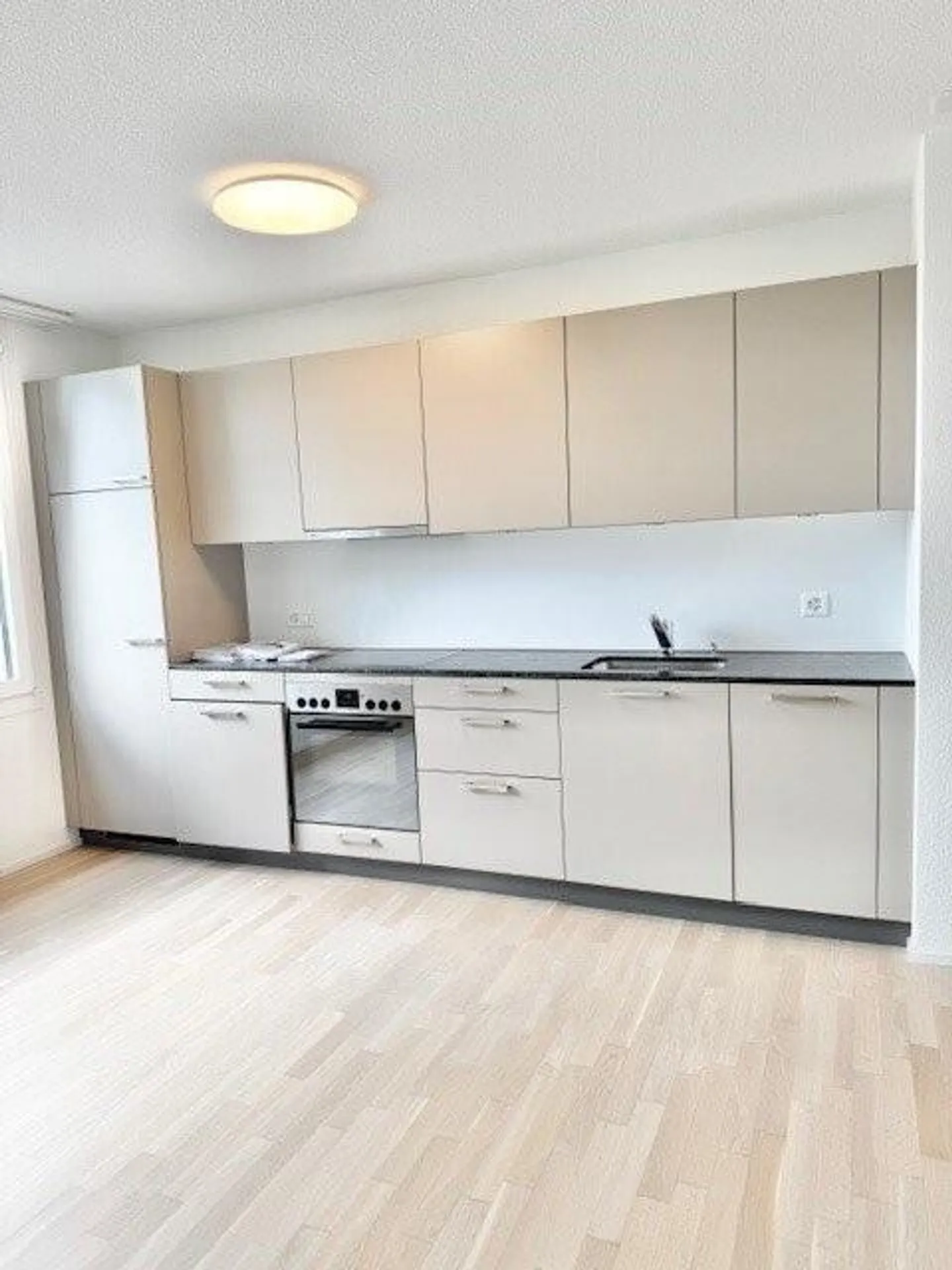 Your new home: Modern apartment in a quiet yet central location - Photo 3 of 7