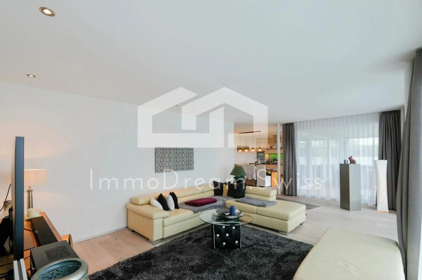 Condominium spacieux de 5 pièces au design moderne (2 FMH) - Photo 4 sur 16
