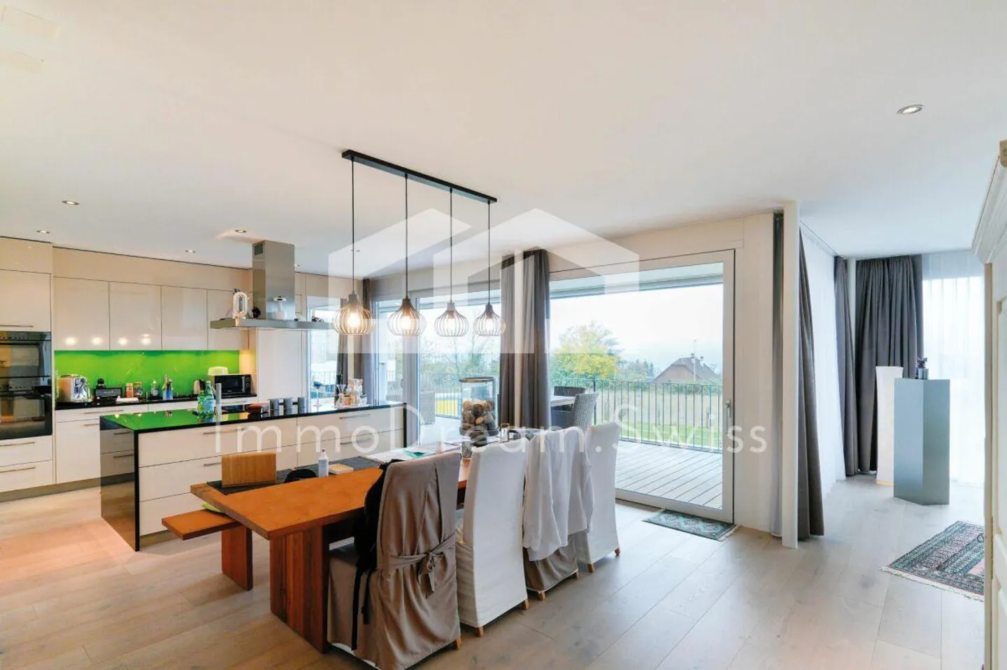Condominium spacieux de 5 pièces au design moderne (2 FMH) - Photo 1 sur 16