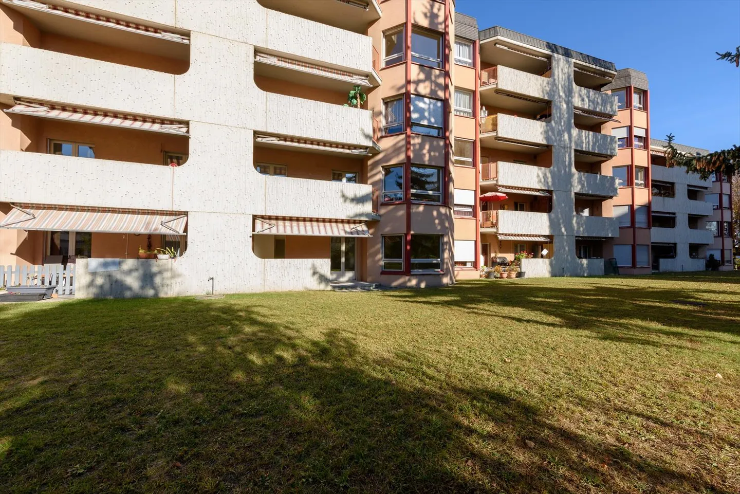 Quartier verdoyant - Photo 2 sur 13