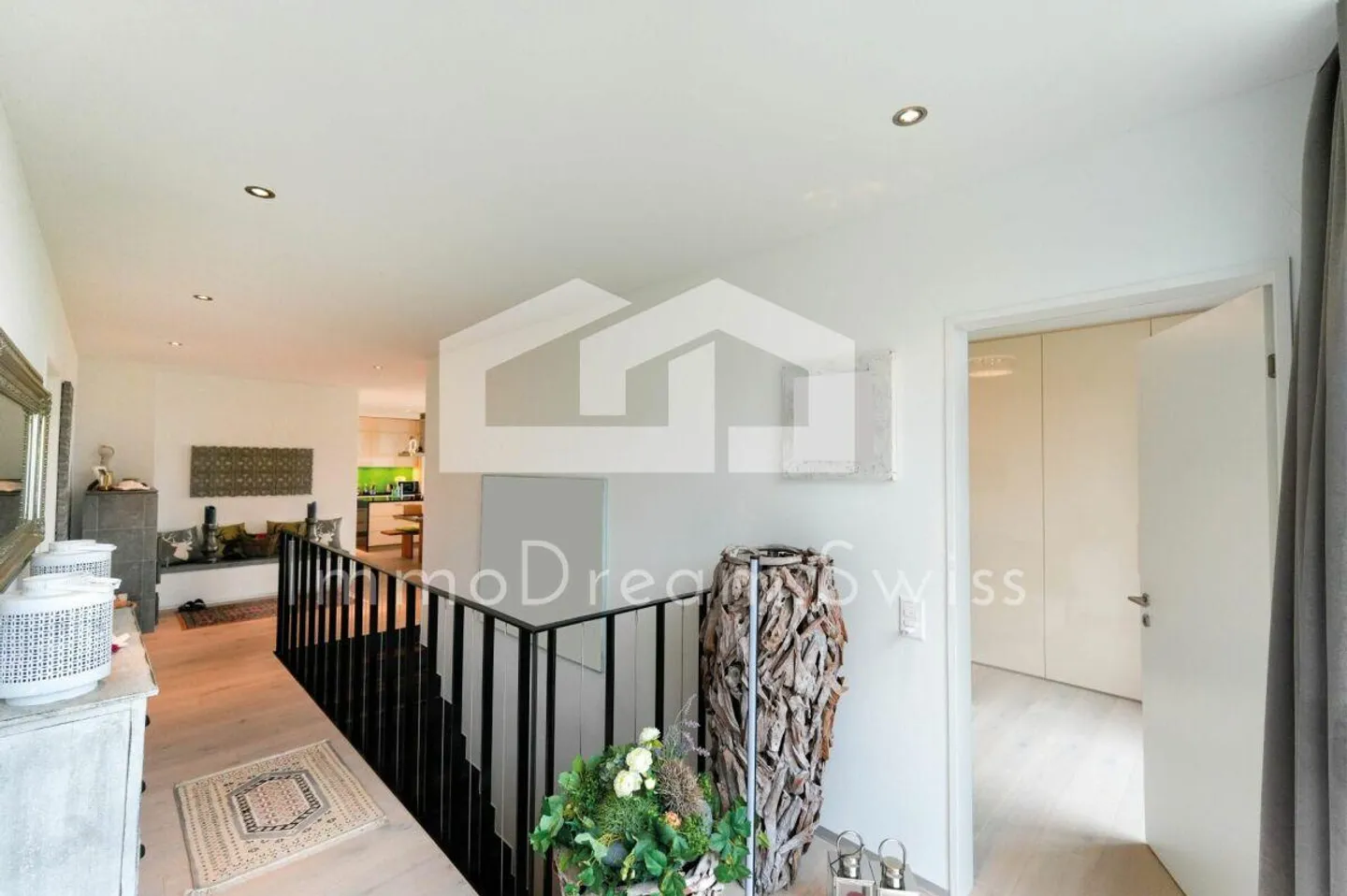 Condominium spacieux de 5 pièces au design moderne (2 FMH) - Photo 5 sur 16