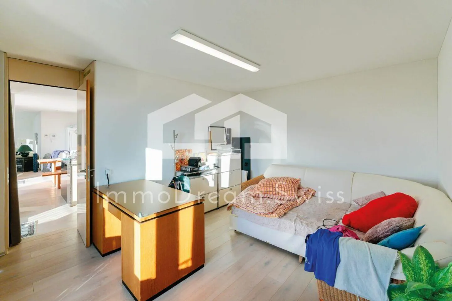 Condominium spacieux de 5 pièces au design moderne (2 FMH) - Photo 8 sur 16