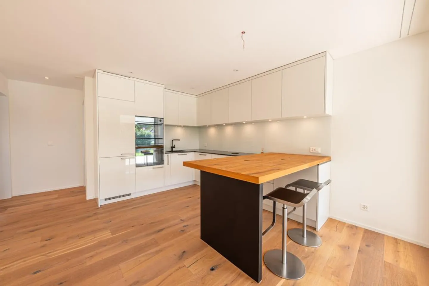 Stylish new apartment with a well-thought-out living concept - Photo 2 of 7