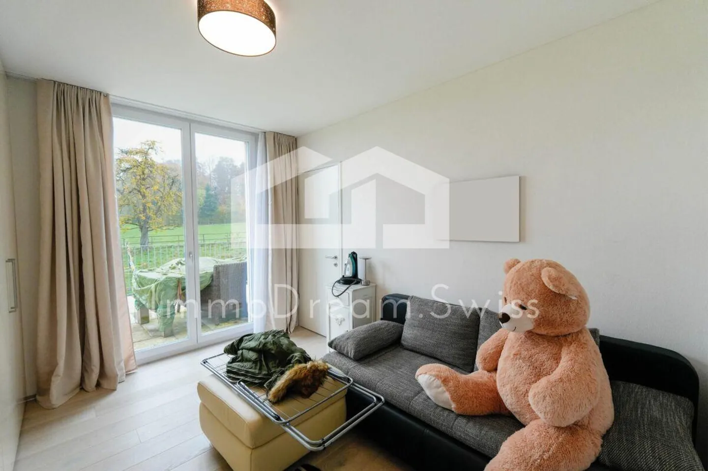 Condominium spacieux de 5 pièces au design moderne (2 FMH) - Photo 6 sur 16