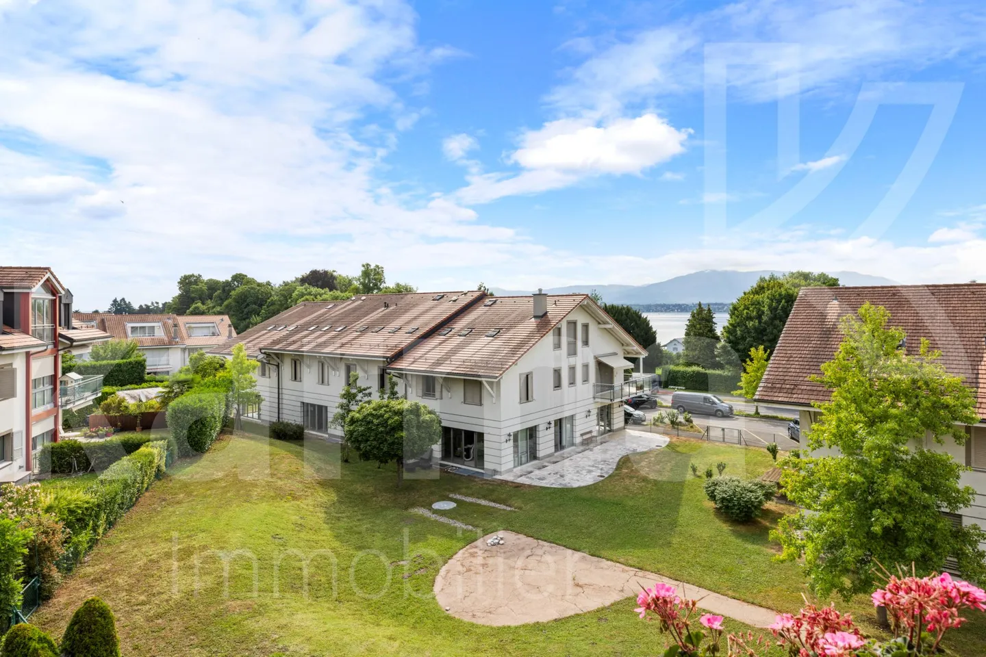 Exclusive - Penthouse Apartment with Lake and Alps View - Photo 15 of 15