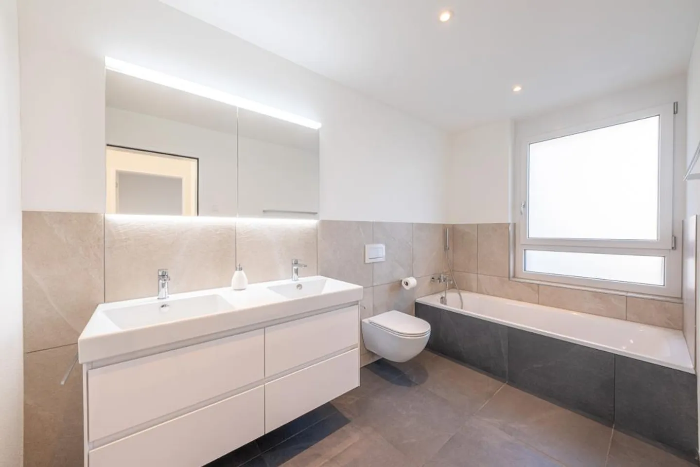 Stylish new apartment with a well-thought-out living concept - Photo 5 of 7