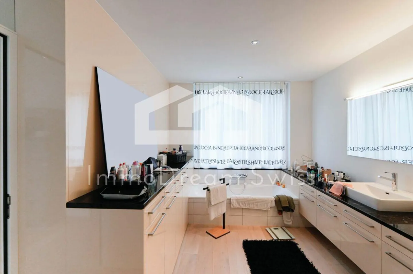 Condominium spacieux de 5 pièces au design moderne (2 FMH) - Photo 10 sur 16