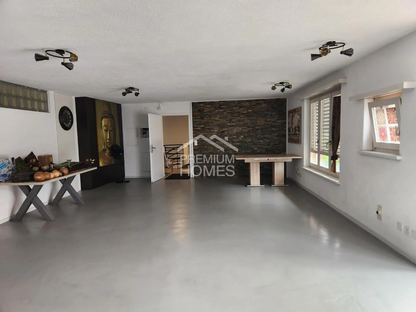 Restaurant and Office or Apartment in a Busy Location at a Great Price - Photo 6 of 11