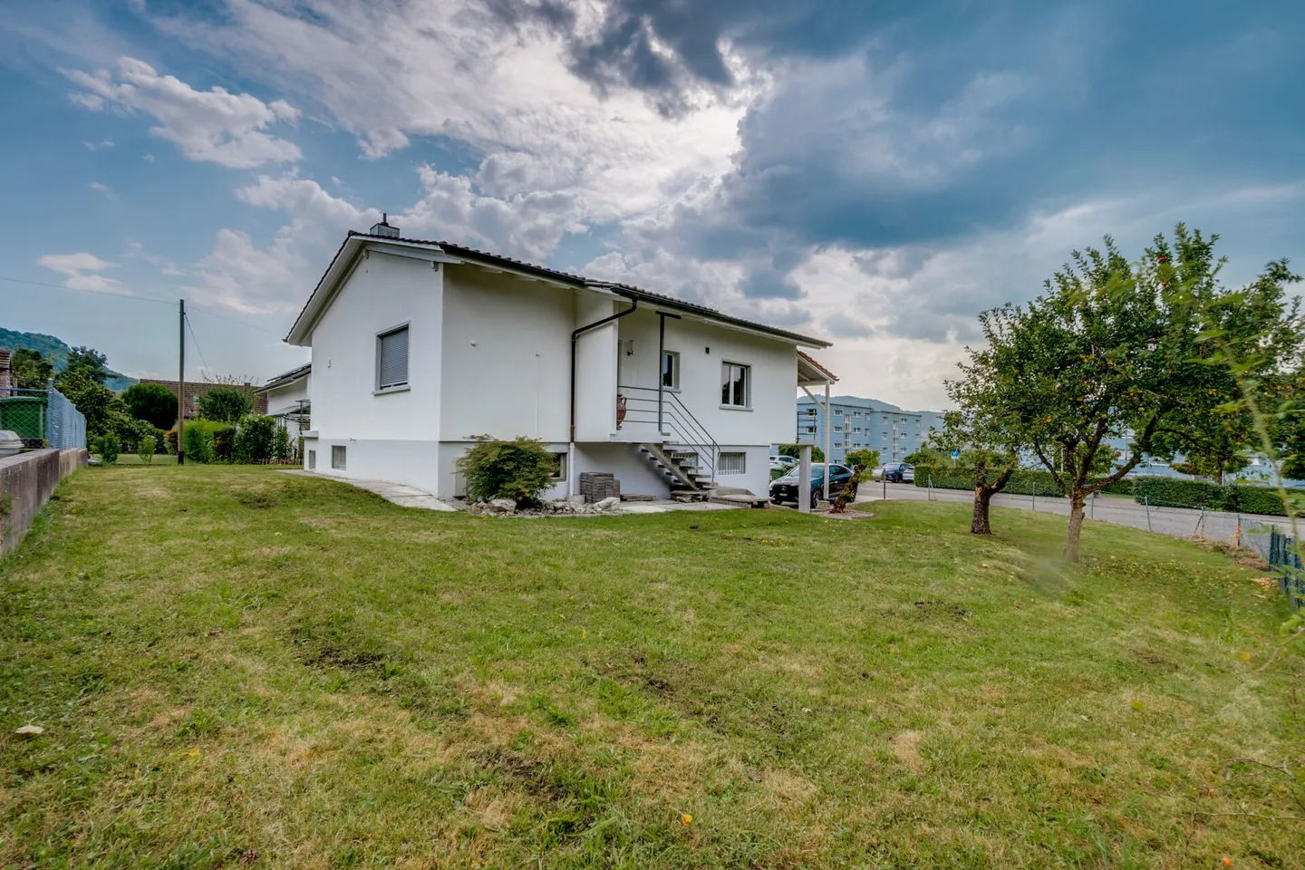 Single-family house with garden - Photo 2 of 14