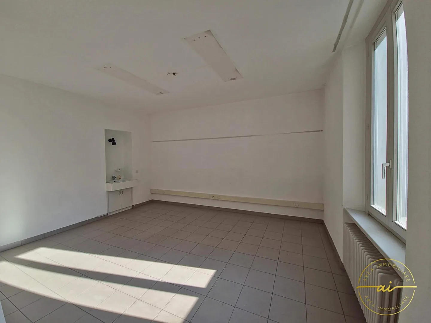 OFFICE A FEW STEPS FROM THE CENTER OF CHIASSO - Photo 4 of 9