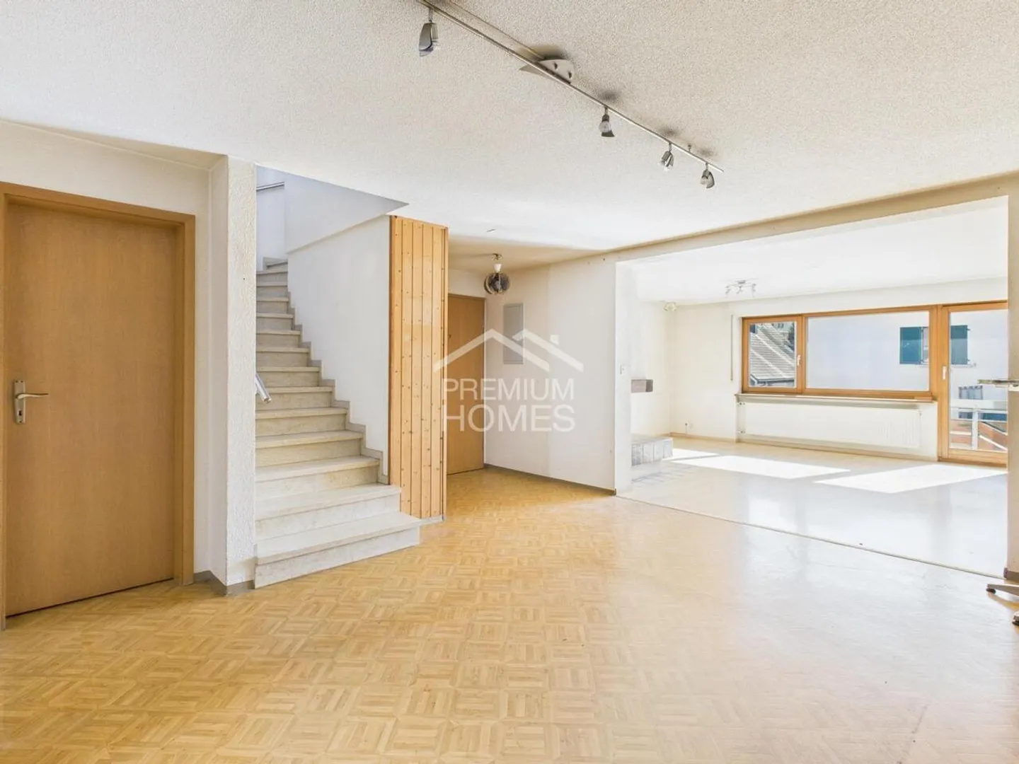 Casa plurifamiliare in posizione centrale - Foto 1 di 12