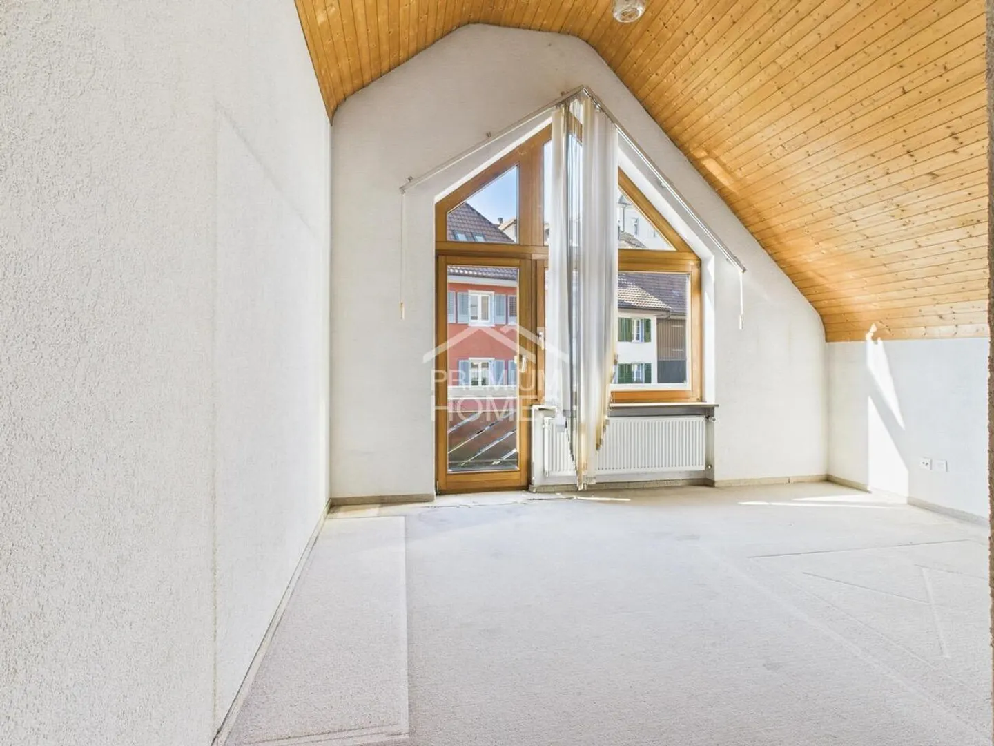 Casa plurifamiliare in posizione centrale - Foto 2 di 12