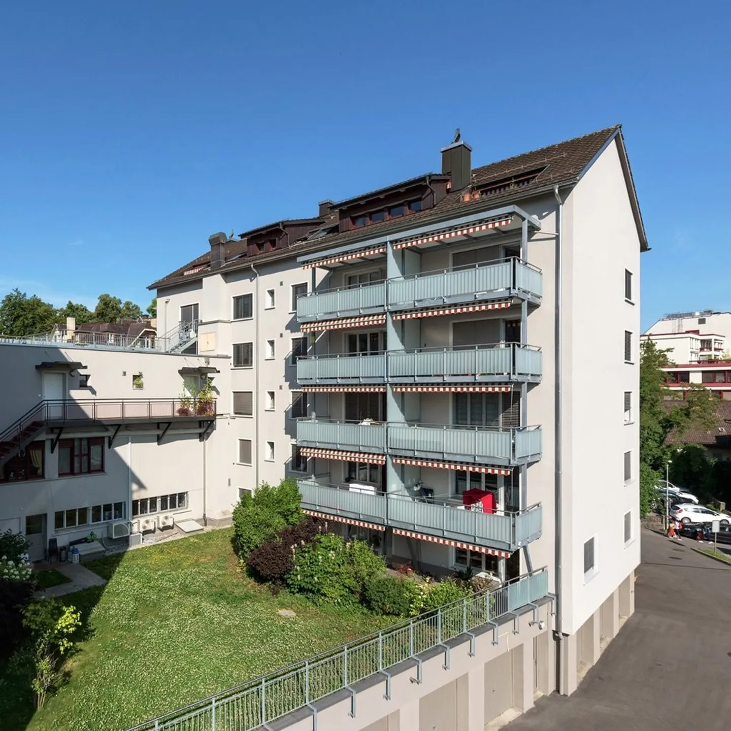 Spacious 4-room apartment in Zurich-Oerlikon - Photo 1 of 7