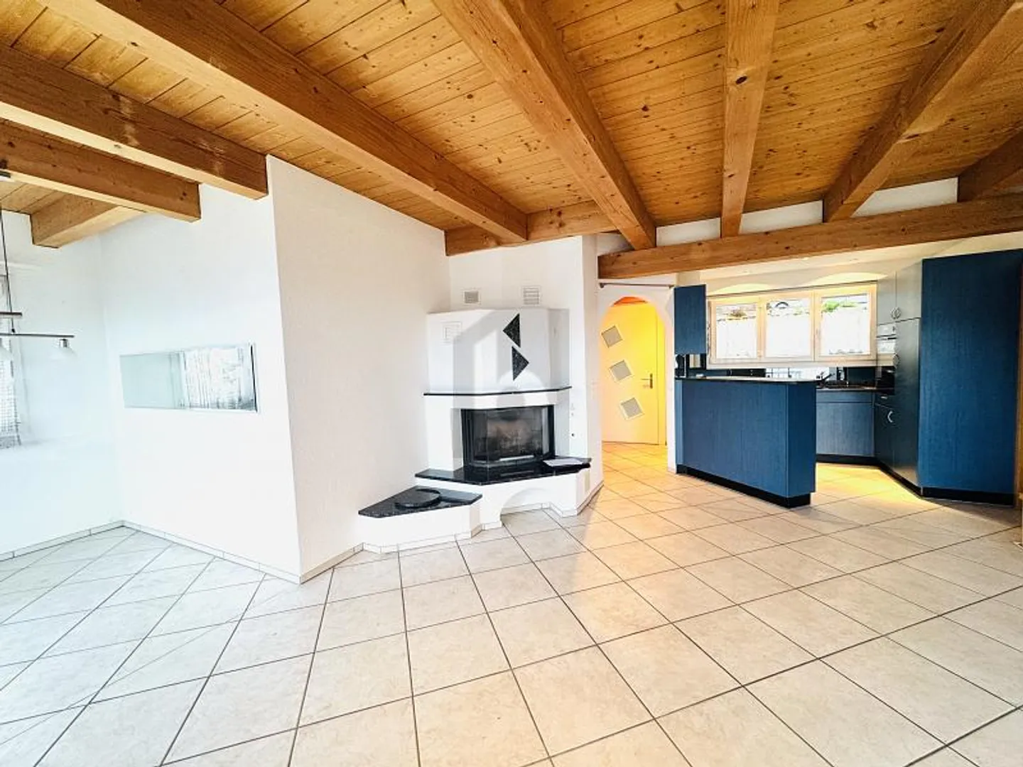 Semi-detached house for rent - Photo 2 of 6