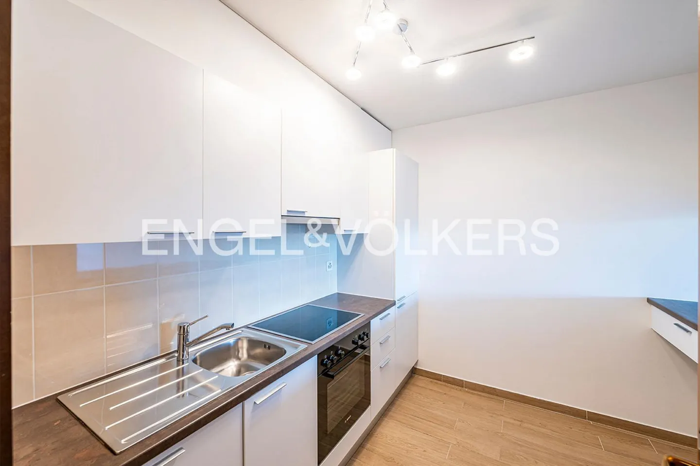 Appartement Charmant avec Vue sur le Lac - Photo 4 sur 13