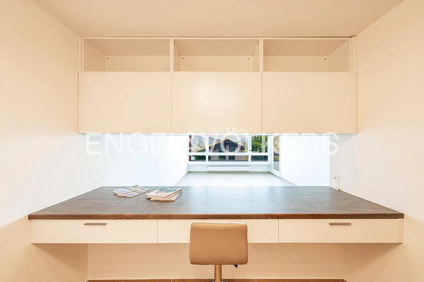 Appartement Charmant avec Vue sur le Lac - Photo 5 sur 13