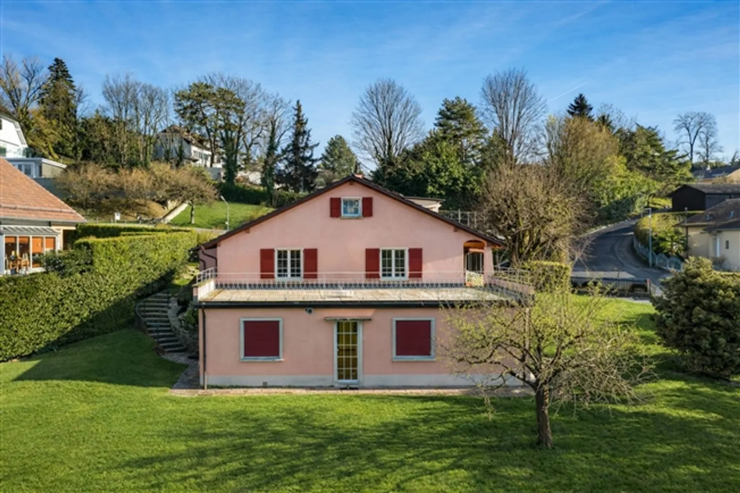Maison familiale avec potentiel locatif dans un quartier résidentiel de Vevey - Photo 1 sur 13