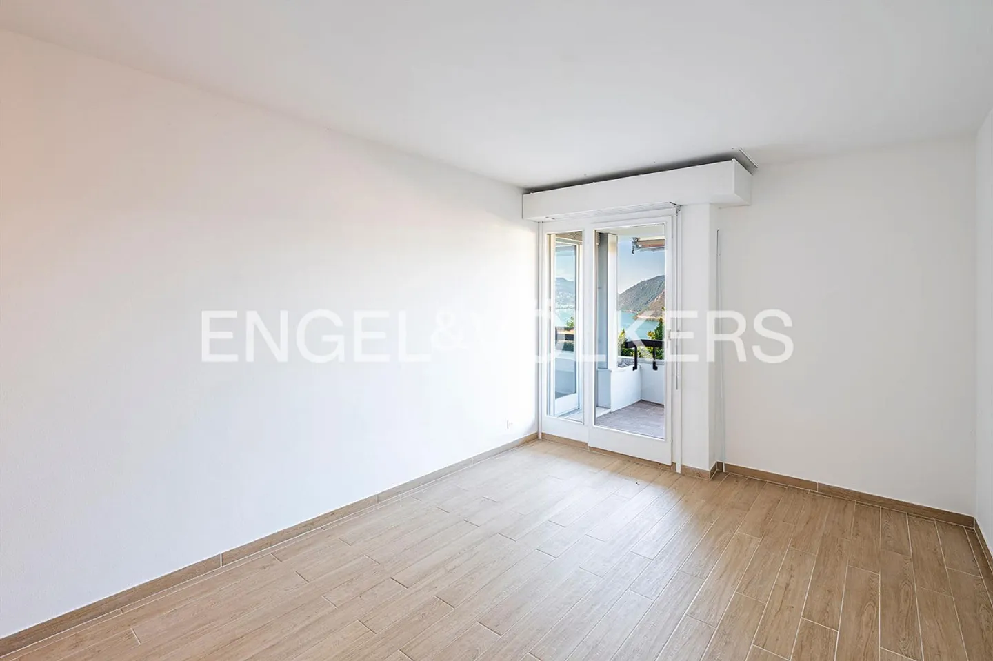 Appartement Charmant avec Vue sur le Lac - Photo 7 sur 13