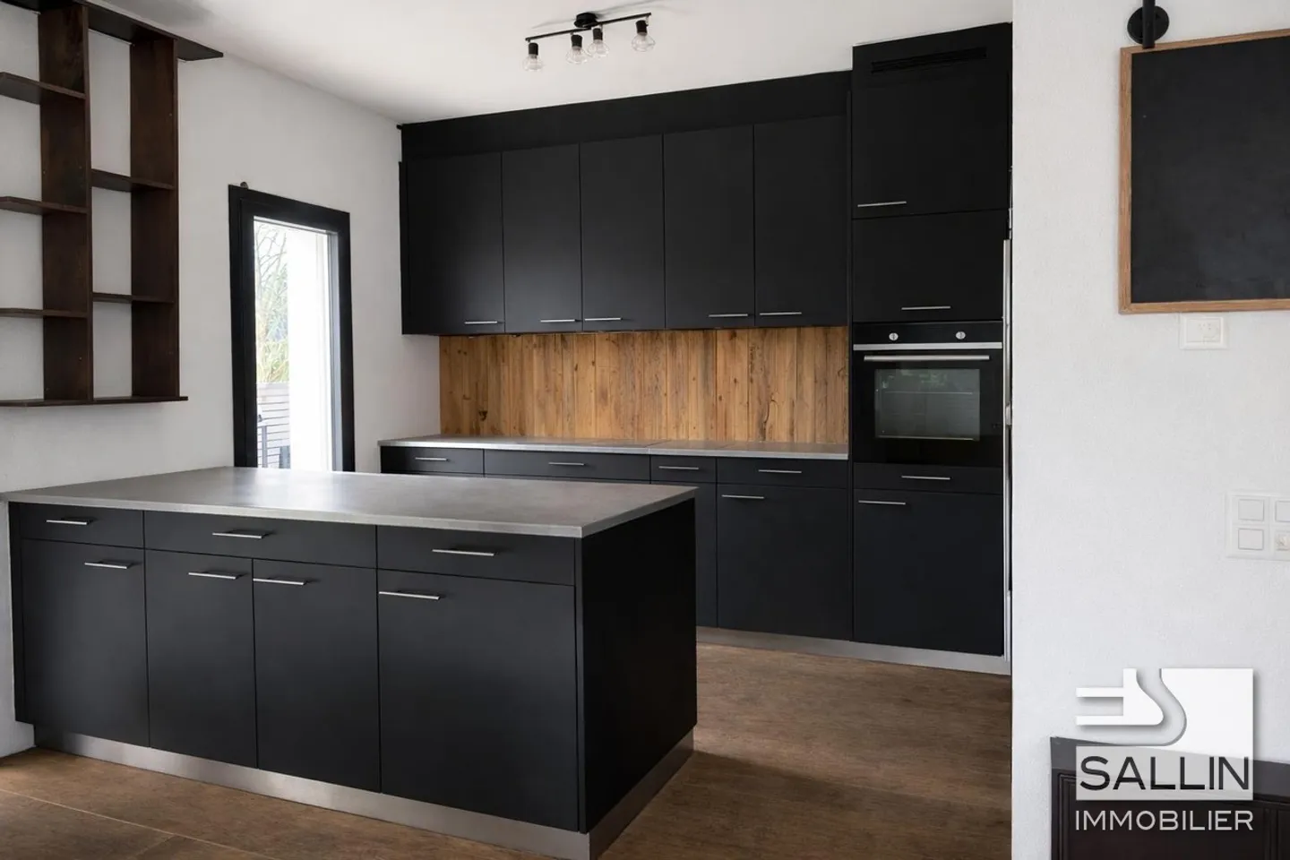 Industrielle Halle von ca. 445 m² mit 5-Zimmer-Wohnung - Foto 2 von 11