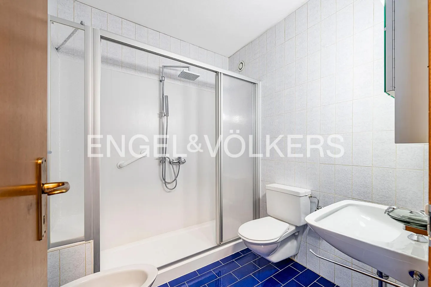 Appartement Charmant avec Vue sur le Lac - Photo 8 sur 13